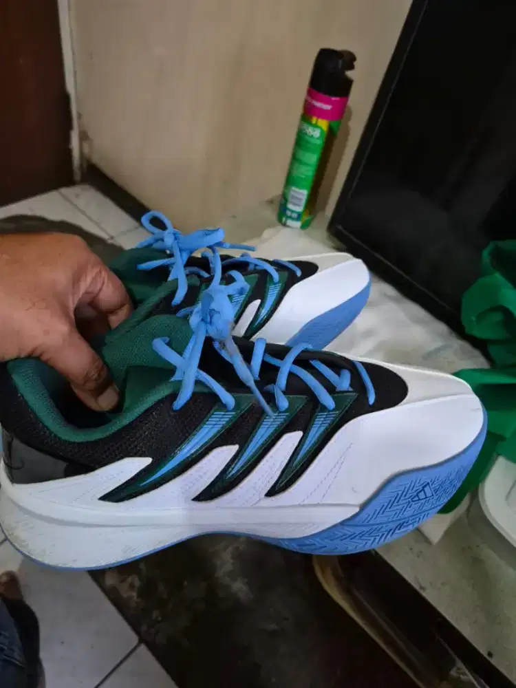 Adidas Dame 3 certified,size 42.5