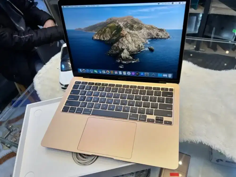 Macbook Air 2020 Core i3 Ram 8GB ssd 256GB fulsett Rose Gold