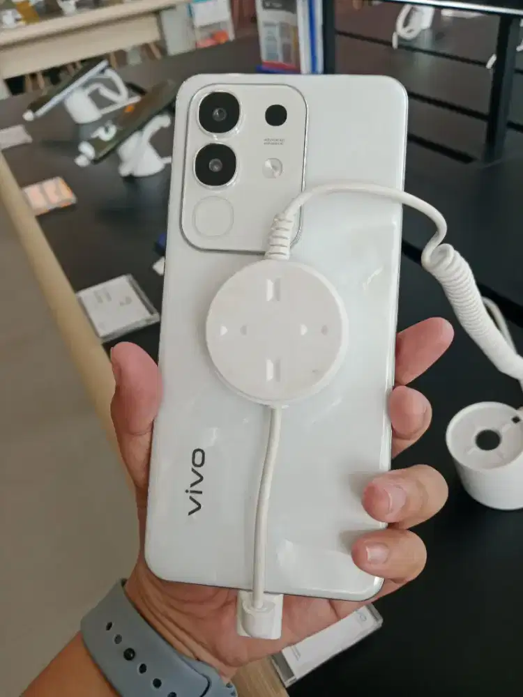 Vivo y29 whitee