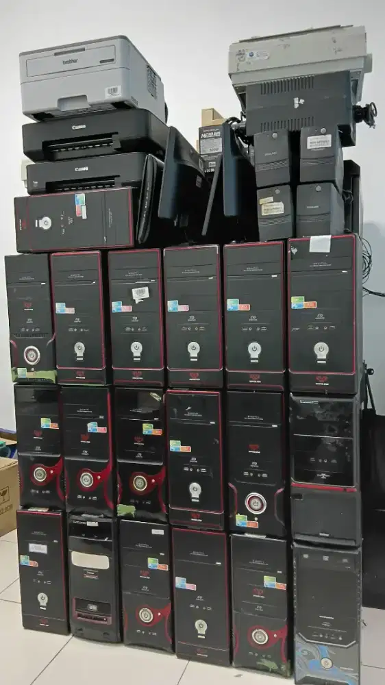 Peralatan komputer bekas rusak