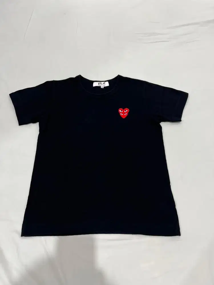 CDG PLAY Original Black Heart Logo Tee Size M Kondisi Excellent
