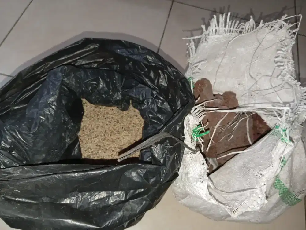 Pasir bali dan batu lavarock