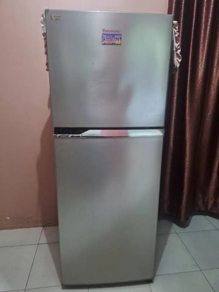 Kulkas, sofa, springbed sorong, divan kasur, rak piring, dispenser dll