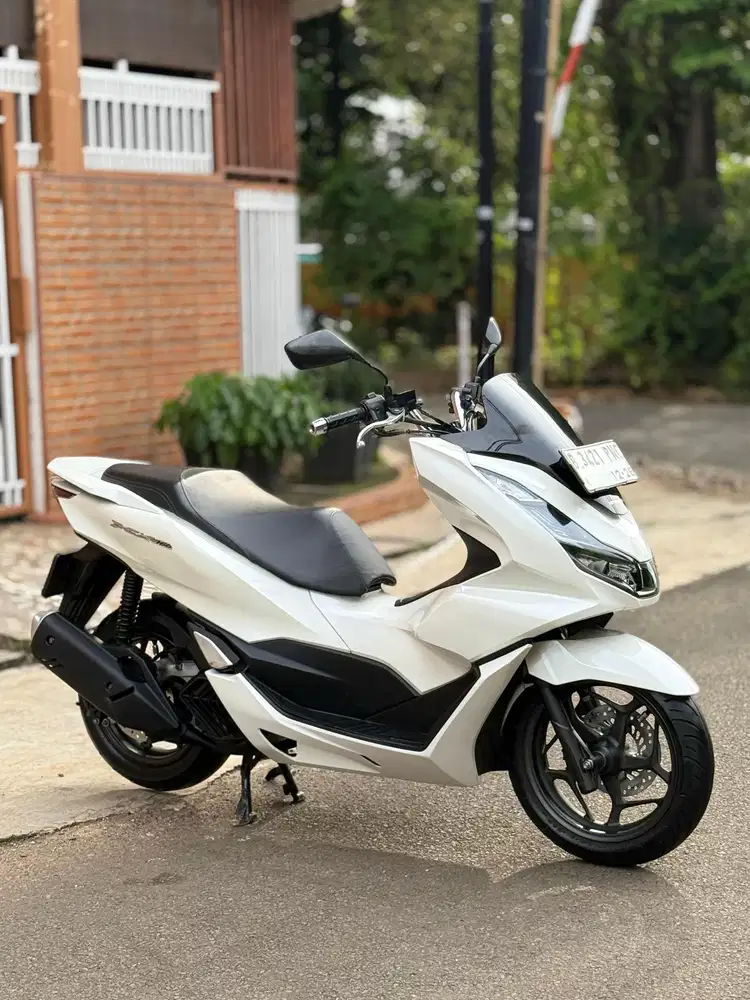 (DP 2.200) HONDA PCX 160 CBS ISS,  THN 2023, KM 19RB ORISINIL MULUS