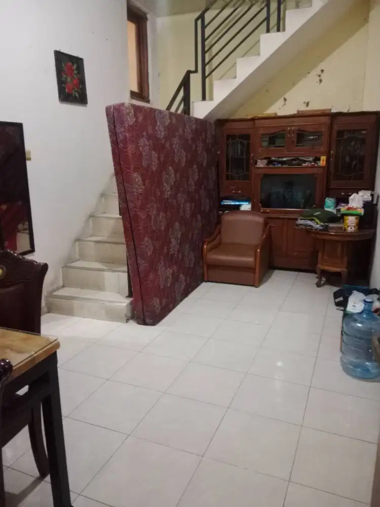 Springbed warna maron