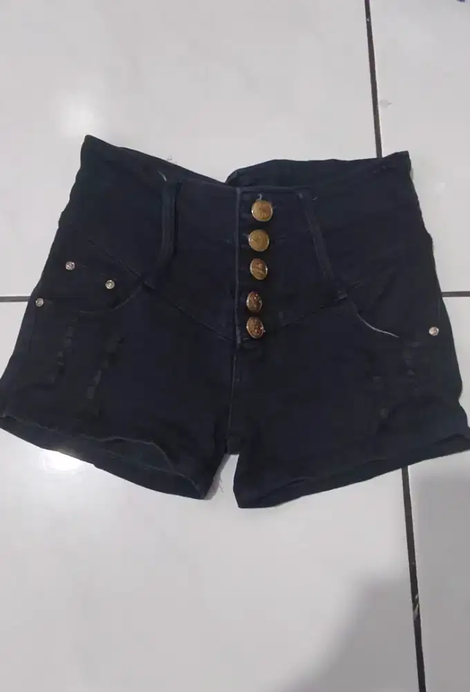 Celana jeans pendek