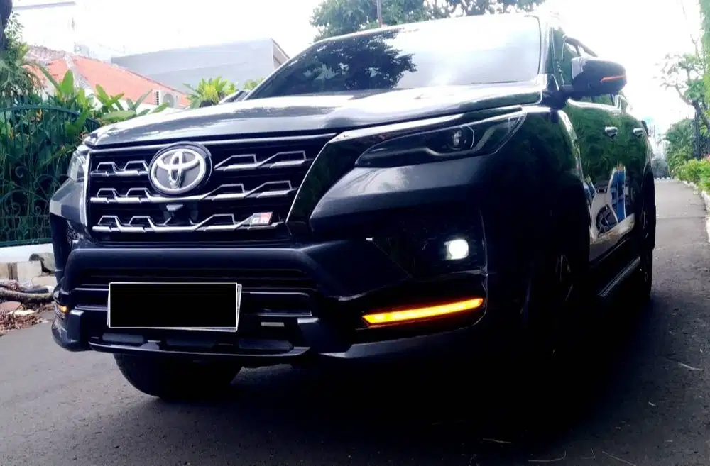 Fortuner GR 2.8 Sport AT 2022 KickSensor  ORIGINAL  Istimewa.