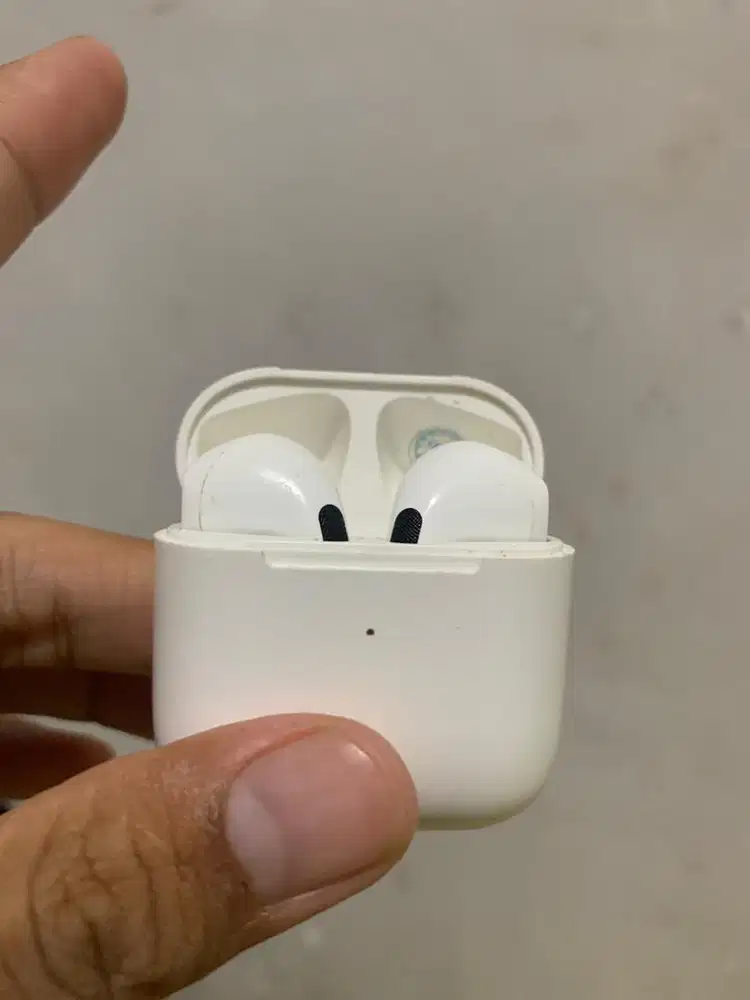 Apple AirPods bluetooth
