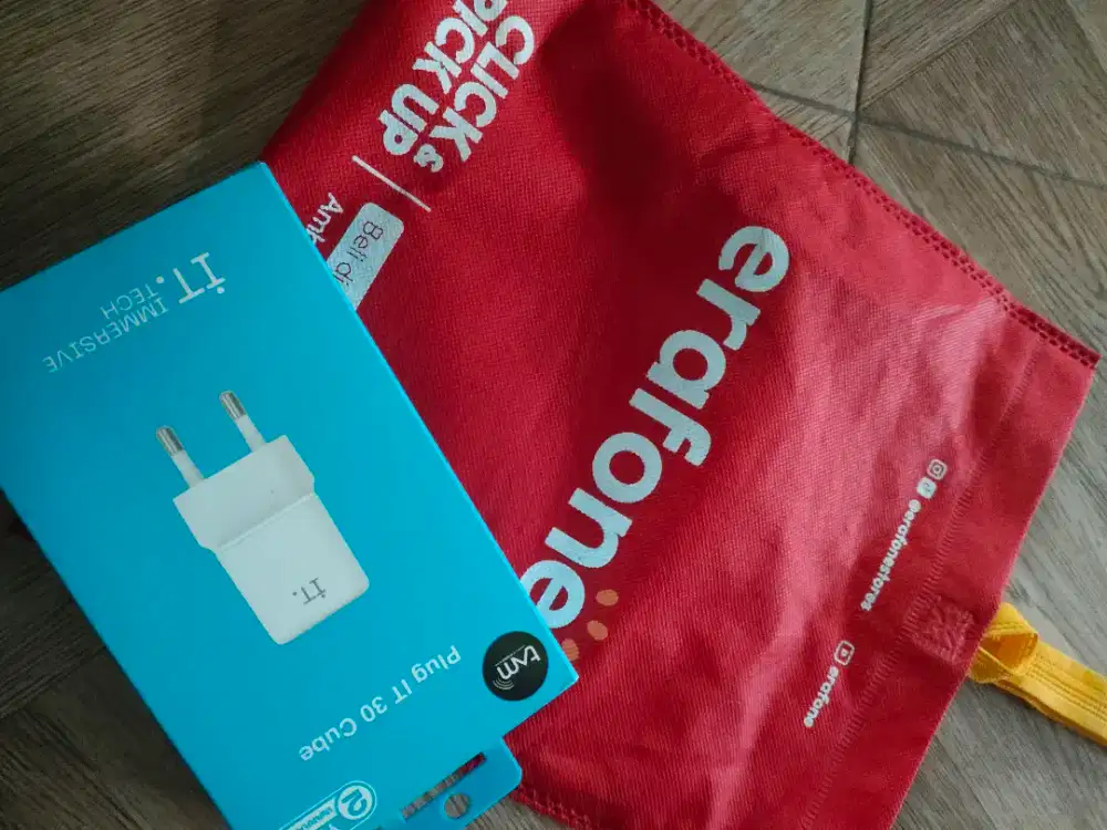 kepala charger merk iT 30 watt bisa buat iphone ato android