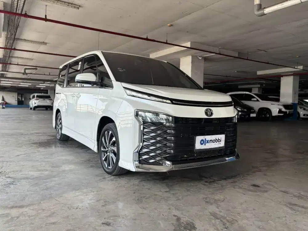 Toyota Voxy 2.0 Bensin MT 2023