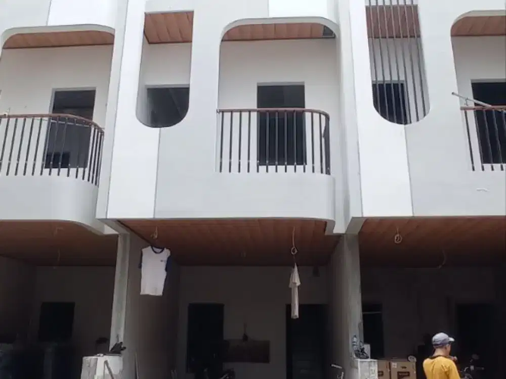 Dijual Rumah 3 Lantai SHM bebas banjir di Utan Kayu Matraman Jakarta