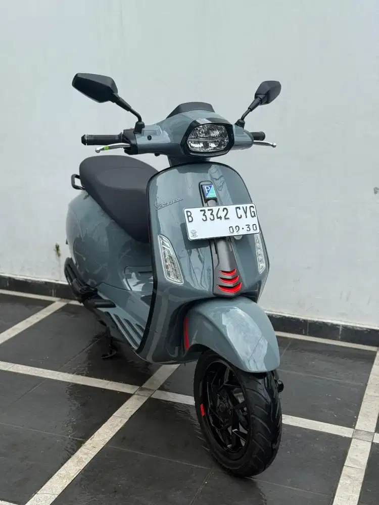 Vespa Sprint S 2025 ( km 700 perak)