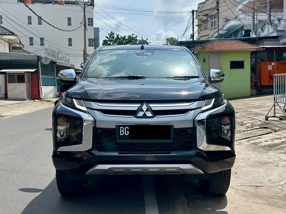 Triton Double Cabin 4x4 Ultimate 2022 / 2023 Matic Diesel A/T Solar