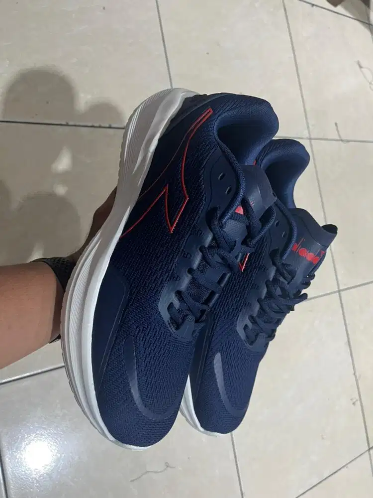 Sepatu Diadora Size 44 Baru