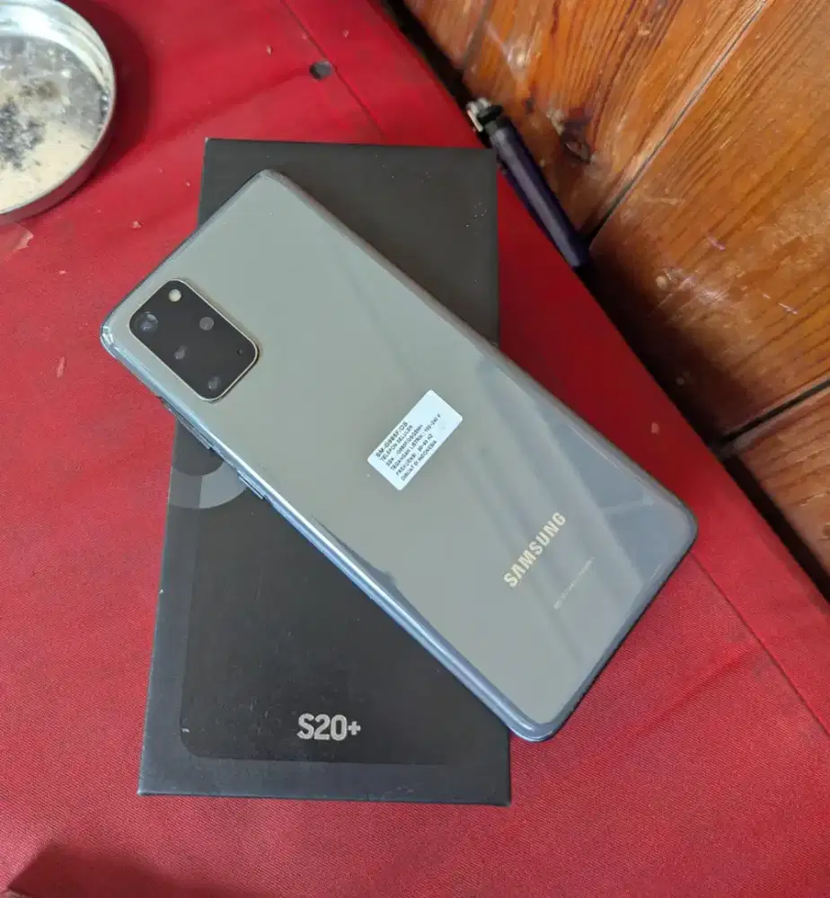 Samsung S20 plus sein 8+8/128