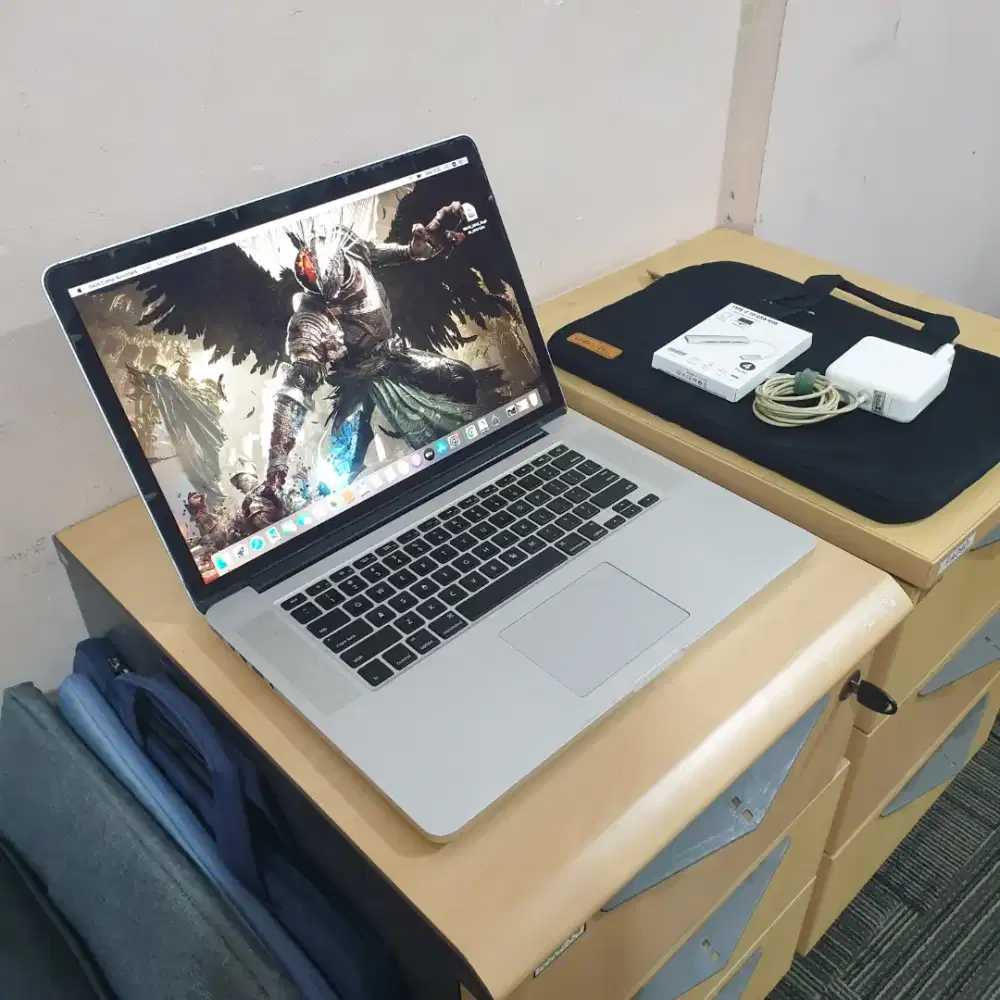 MACBOOK PRO.15 - CORE I7 - RAM.16 - SSD 500GB - VGA R9