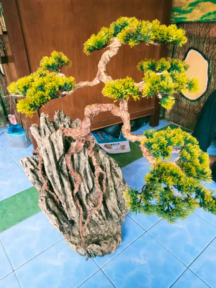Bonsai replika cemara tebing