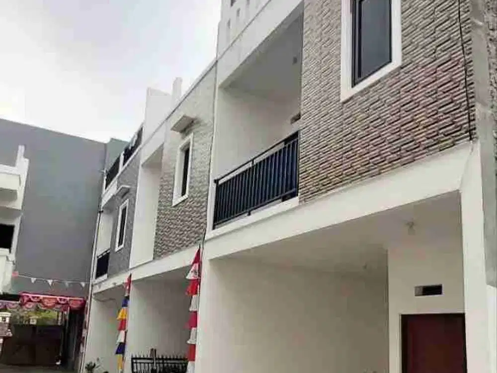 Rumah 2 lantai + rooftop di jalan utama Bambu Apus, Jakarta Timur. Akses: Jalan Raya Bambu Apus, Gerbang Tol Bambu Apus,Mabes TNI, Sekolah favorit: Cikal Amri, Buah Hati Islamic School, Nizamia Andalusia, Universitas Paramadina