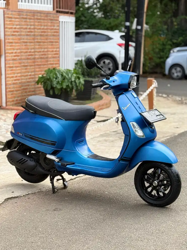 (DP 2.500) PIAGGIO VESPA S125, THN 2021, KM 16RB ORISINIL SIAP PAKAI