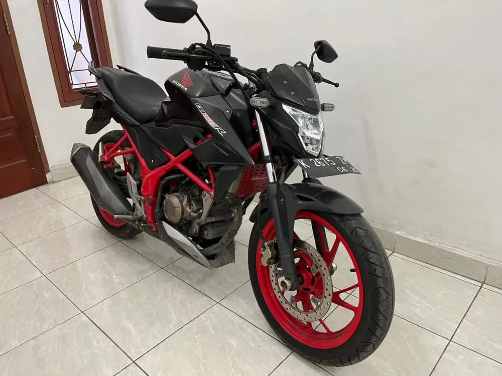 Honda CB150R Merah Hitam