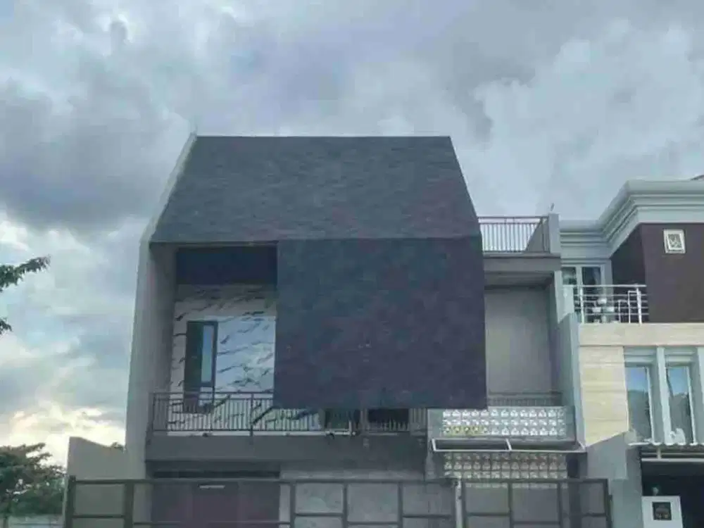 Disewakan rumah ada kolam renang 3 lantai San Antonio Pakuwon city