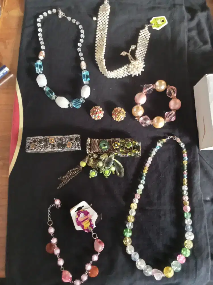 Borongan 12 pcs kalung, gelang, anting dan aksesoris COD Cijantung Dsk