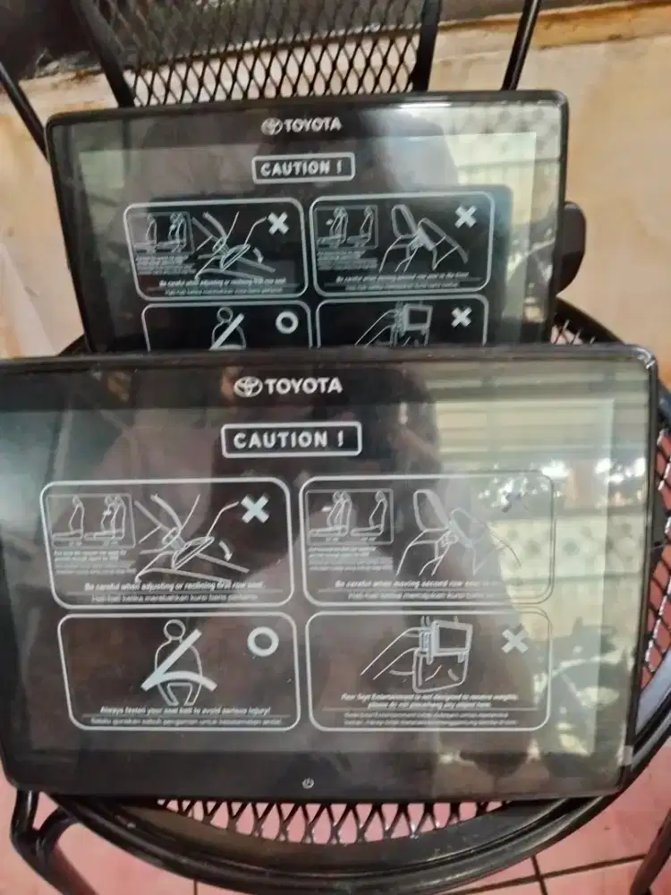 Rear enterraiment original Toyota zenix 2025 set kiri kanan