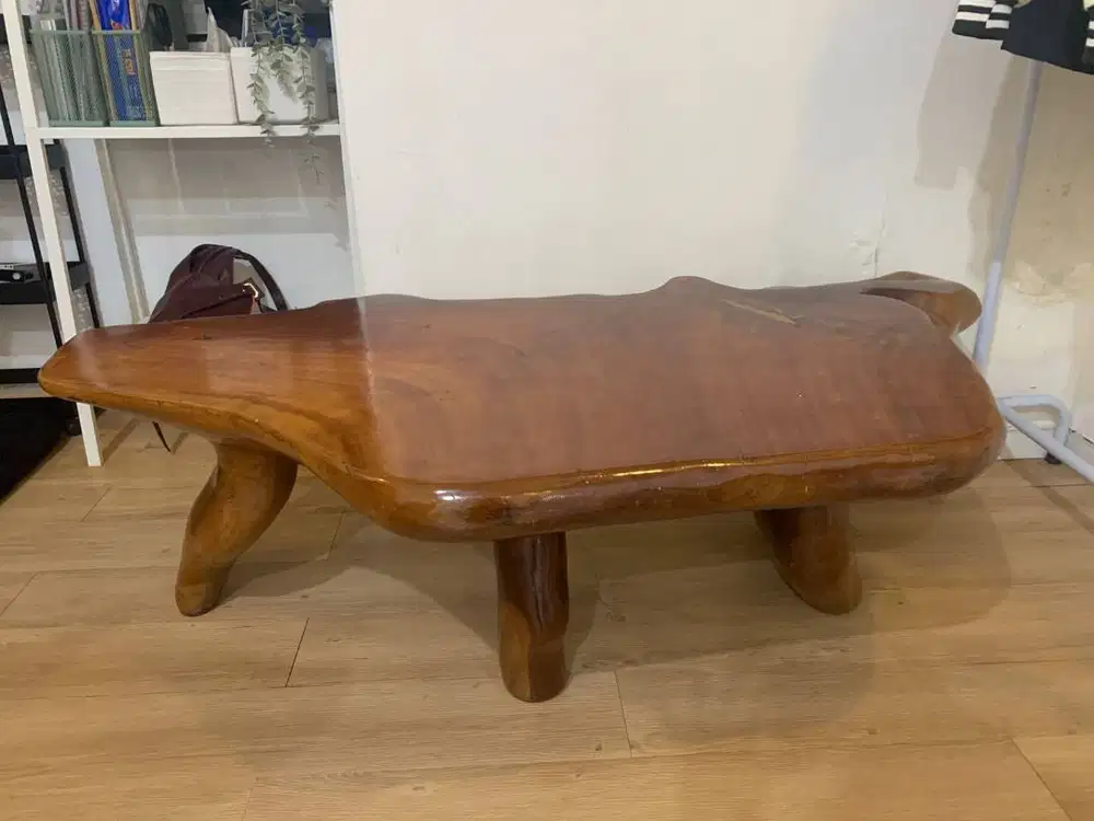 JUAL CEPAT MEJA KAYU SOLID UNIK GAADA KEMBARANNYA