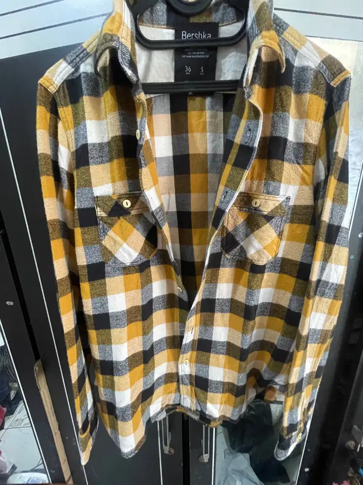 Kemeja Flanner Bershka pria
