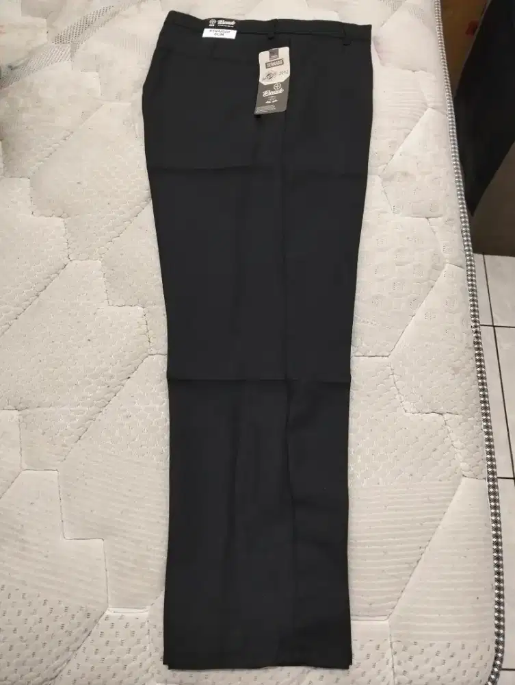 CELANA PANJANG BAHAN HITAM SLIM FIT PRIA