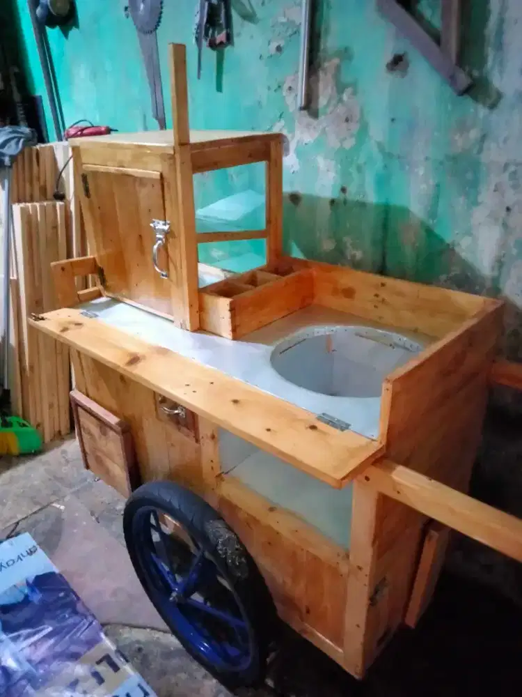 gerobak cilok, sempol, bakso tusuk, dll