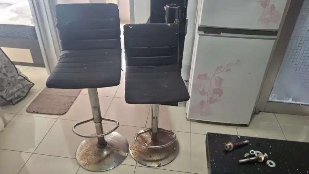 2buah Kursi bar reato informa, bisa puter 360 derajat