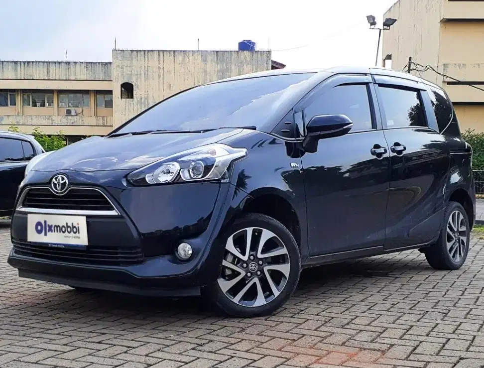 Garansi Mesin 1th Toyota Sienta 1.5 V Bensin-AT Hitam 2022
