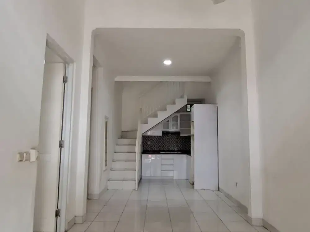 RUMAH BAGUS 1,5 LANTAI LEGENDA WISATA CIBUBUR LEGENDA WISATA CIBUBUR JAKARTA TIMUR