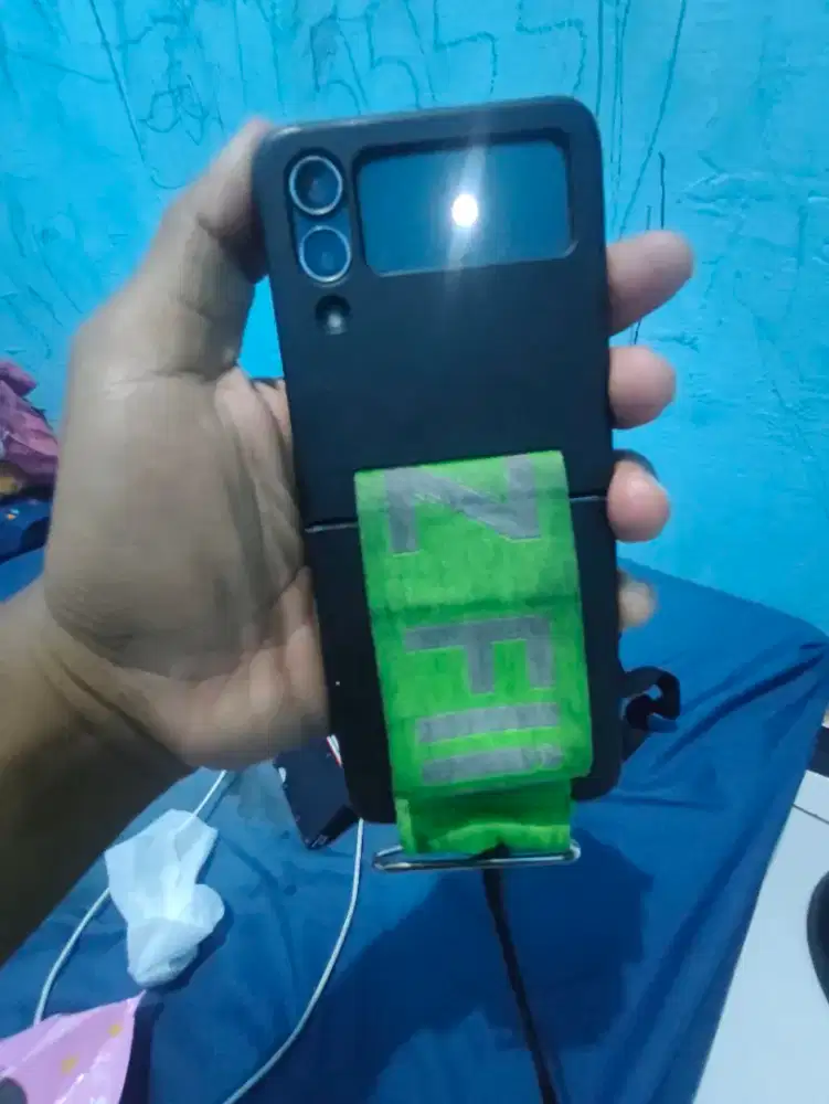 Samsung z flip 4 8/256 minus seperti di foto