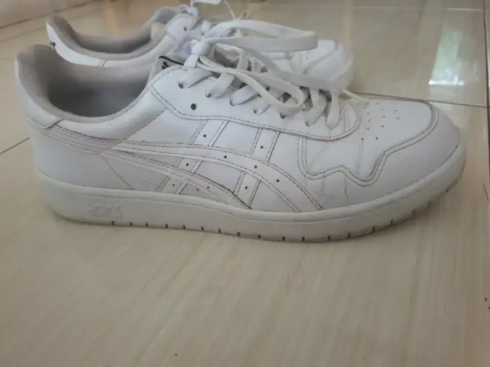 Sepatu merek ASICS ORGINAL SIZE 42