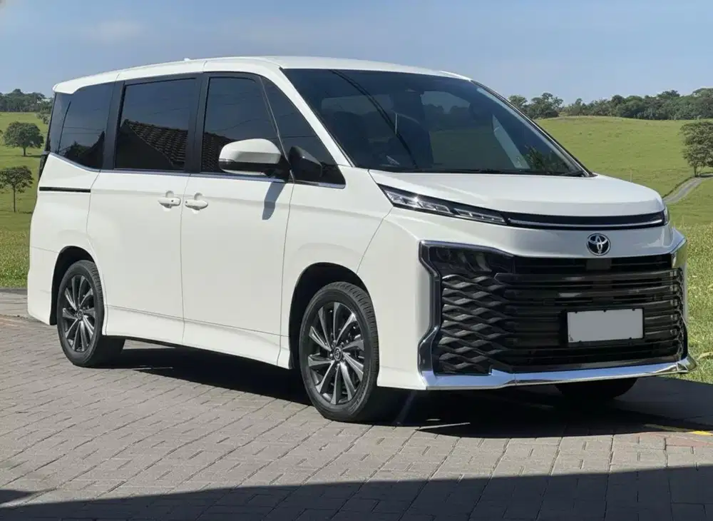 Toyota Voxy 2.0 At 2024 km +/- 10.000