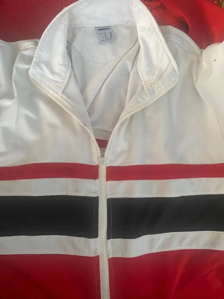 Jakef fila merah hitam