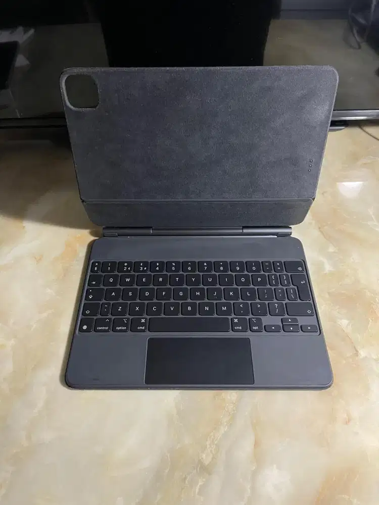 Apple Ipad Magic Keyboard for 11 inch kondisi 9/10