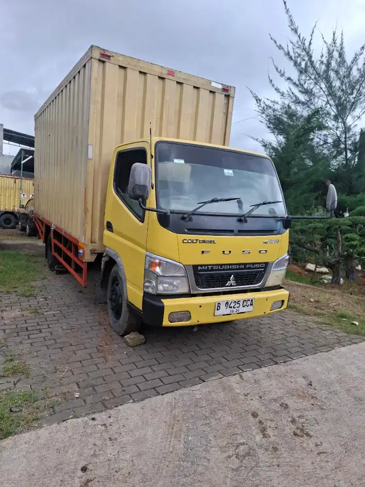 Mitsubishi Colt Diesel CANTER.FE.73.CDD. 6 Ban Box Cargo Contener Jumb