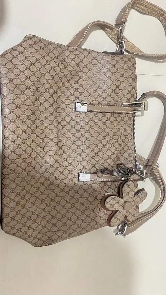 Tas second wanita