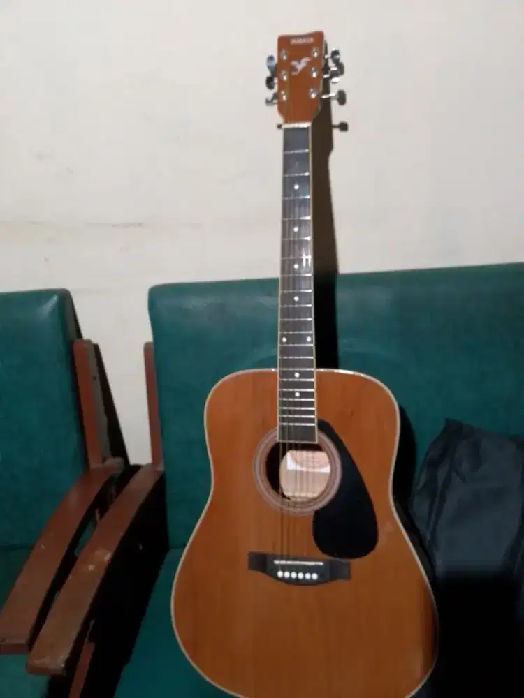 Gitar akustik Yamaha custom f310