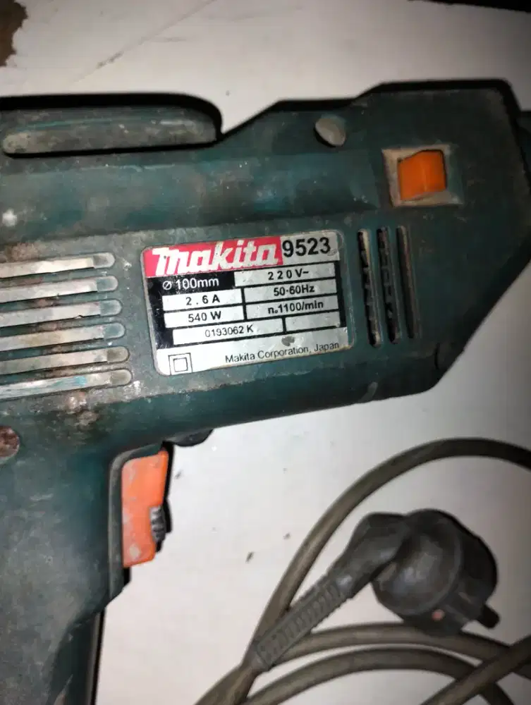 Bor Makita 9523