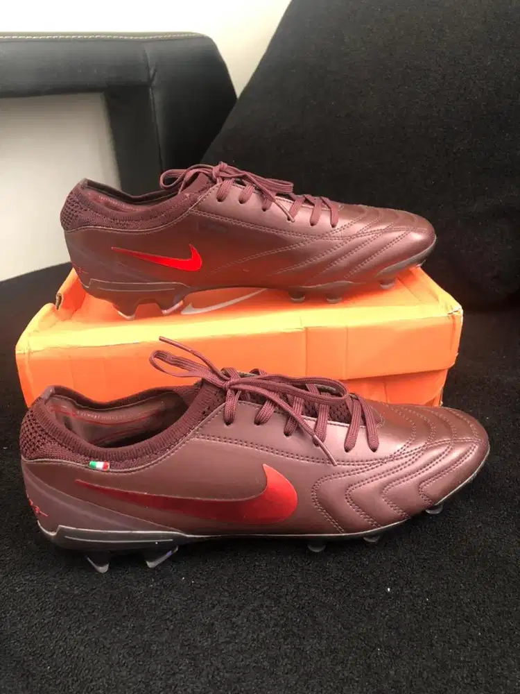DIJUAL CEPAT SEPATU BOLA NIKE DAN ADIDAS