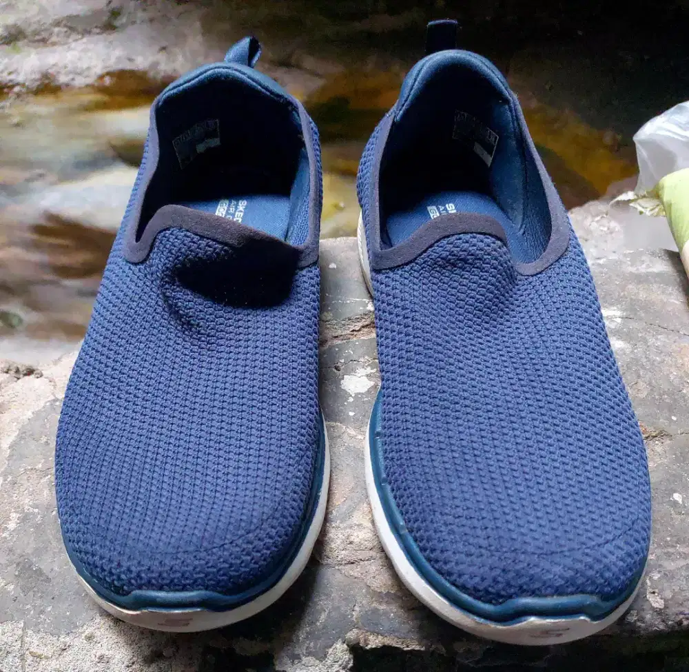 Sepatu skechers gowalk slip on ori size 37,5/24,5 CM