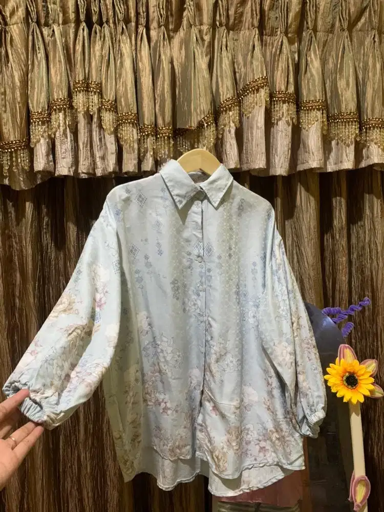 Blouse bunga motif biru