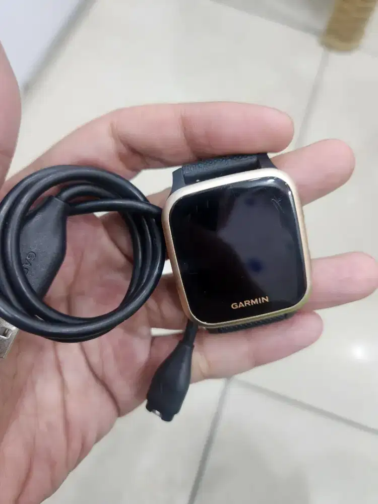 Garmin venu sq music unit plus charger aja