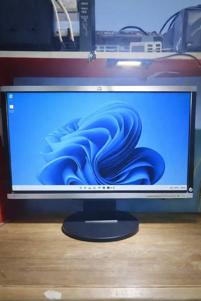 HP Compaq LA2405wg – 24” Monitor