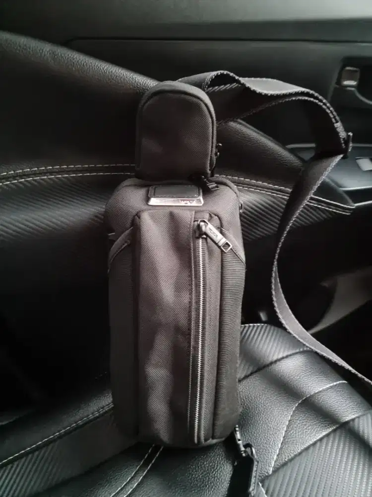 Tas T U M I e sports kondisi istimewa