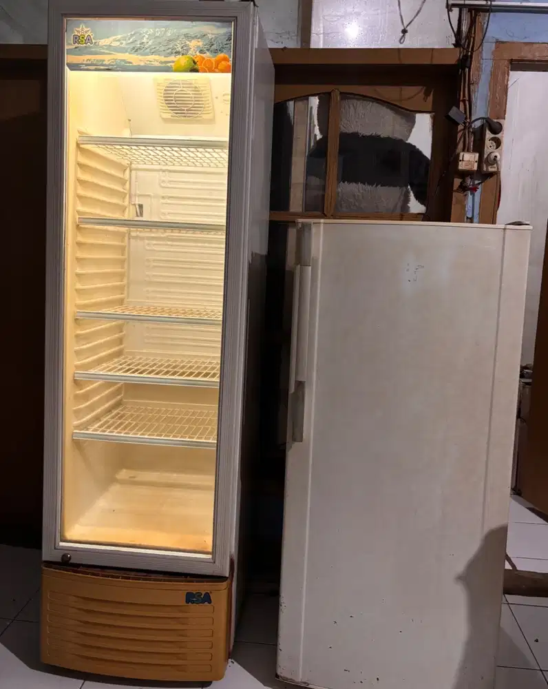 Dijual cepat kulkas freezer dan kulkas minuman